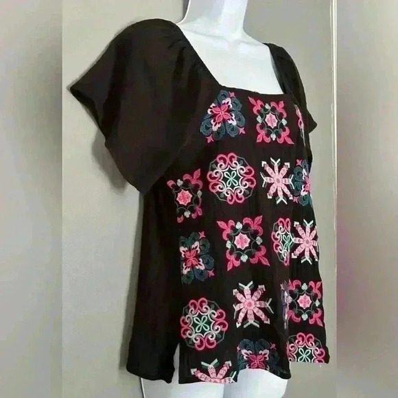 Savanna Jane Embroidered Tile Design Top (332) - Picture 6 of 13